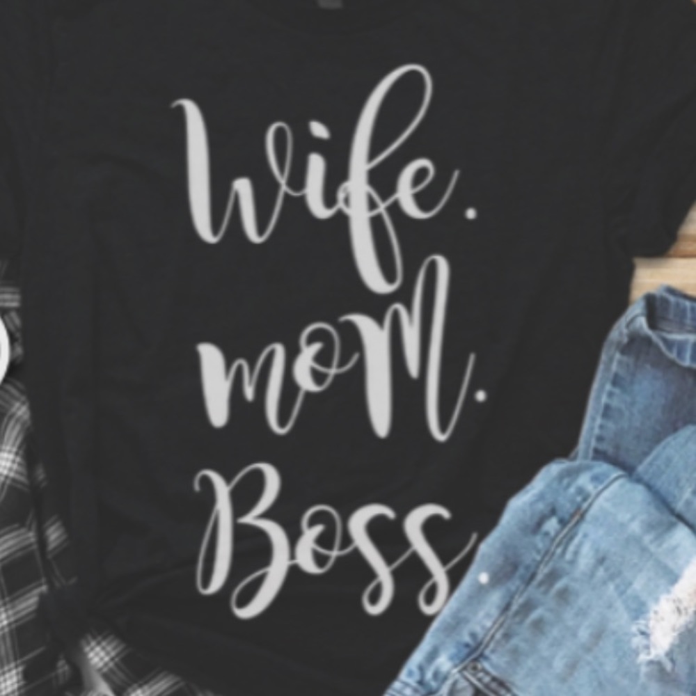 🌸 Women’s Graphic T Shirt (Boutique item)